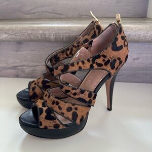 Vince camuto heels sandals leopard print size 6.5